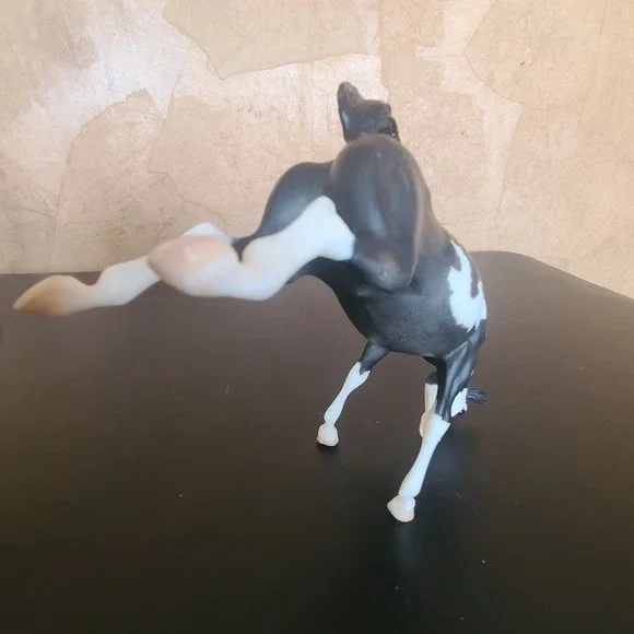 Breyer 2004 750104 Tornado Blue Roan Pinto Bucking America's Wild Mustangs Horse - Picture 5 of 12